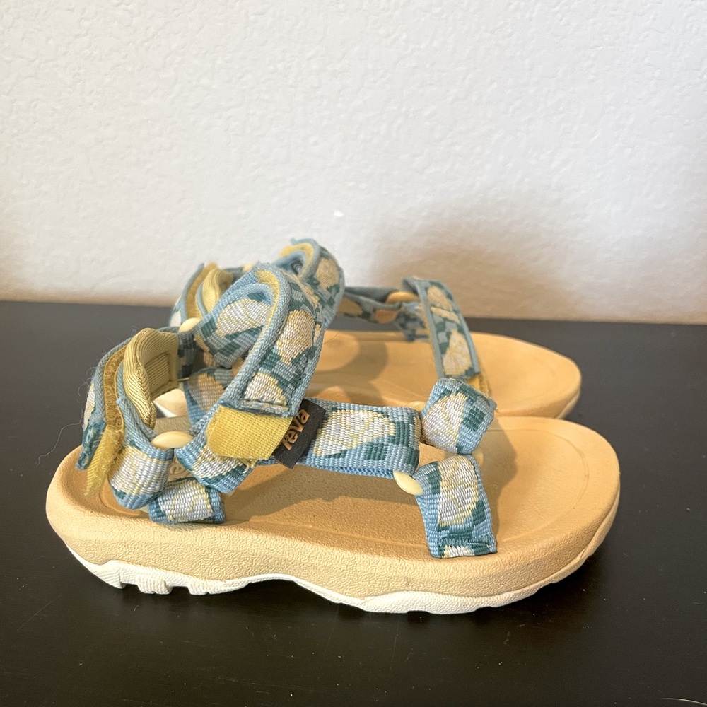 Teva Sandals - Adorable Lemon 🍋 Print - Toddler Size 6